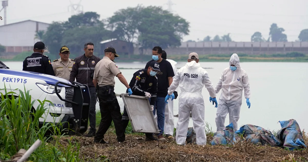 8 bagged bodies found with note in narco-trafficking hotspot