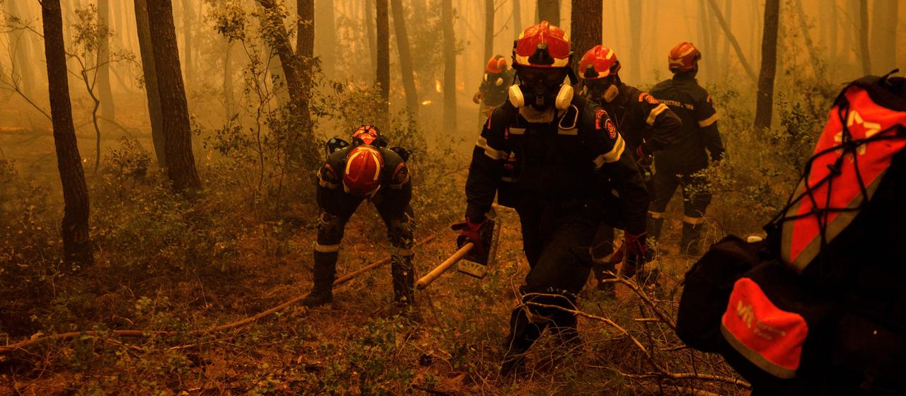 Feuer bei Athen Waldbrände in Griechenland weiten sich aus