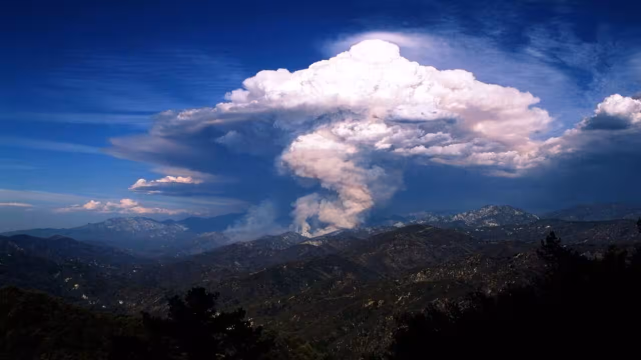 In 1943, a Hellish Cloud Choked Los Angeles and Burned Residents’ Eyes